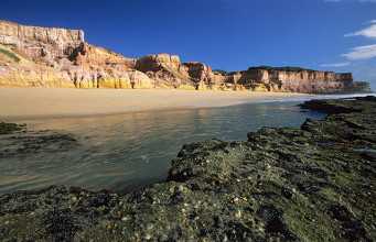 Praia do Cotovelo barreira